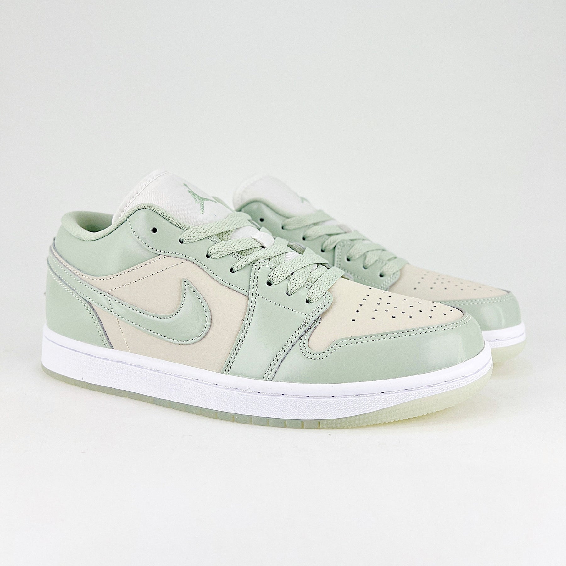 Air Jordan 1 Low SE Seafoam Sail
