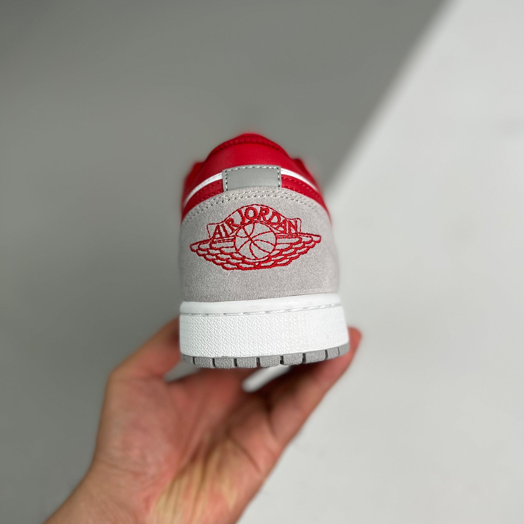 Air Jordan Low Ligth Smoke Grey Gym Red