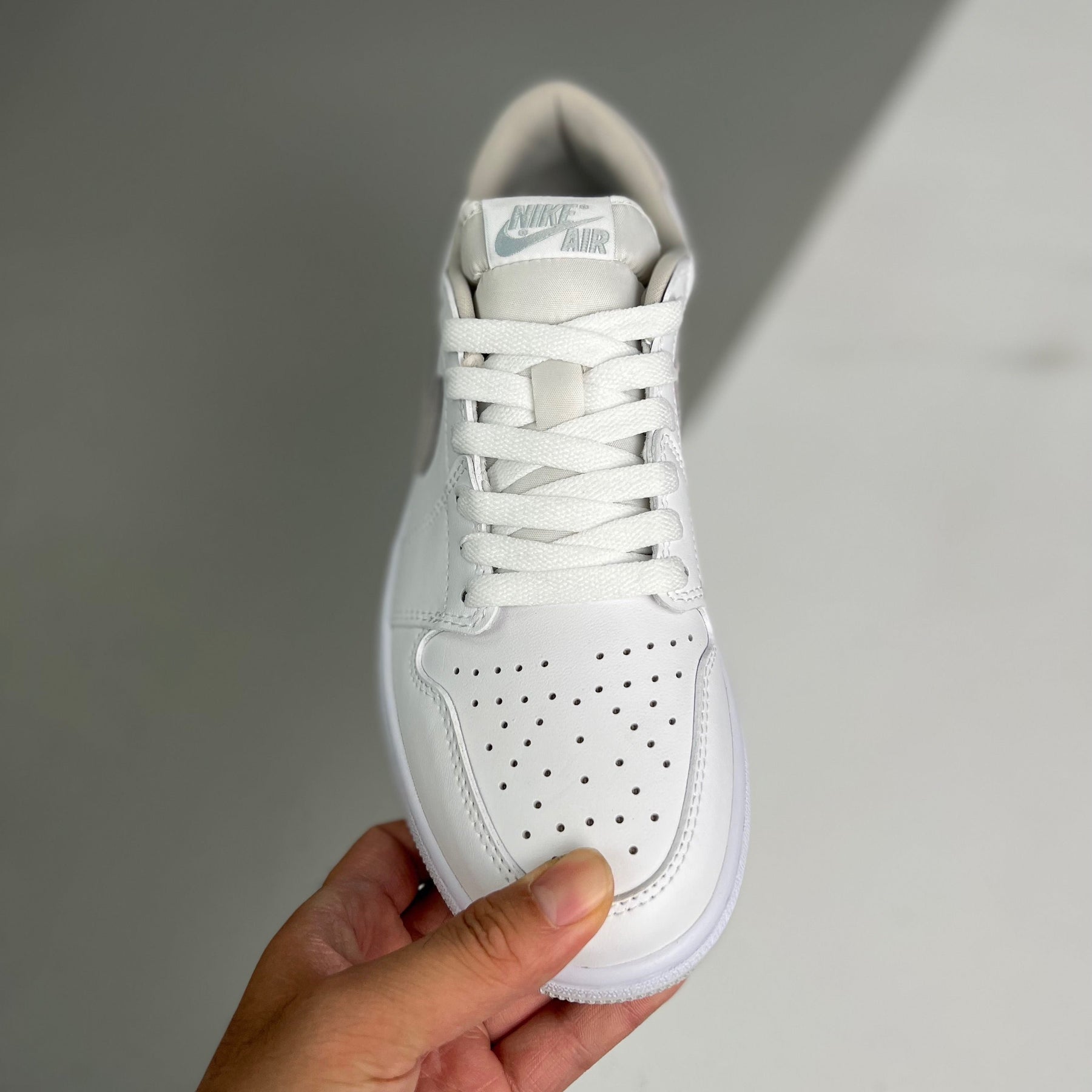 Air Jordan Retro Neutral Grey