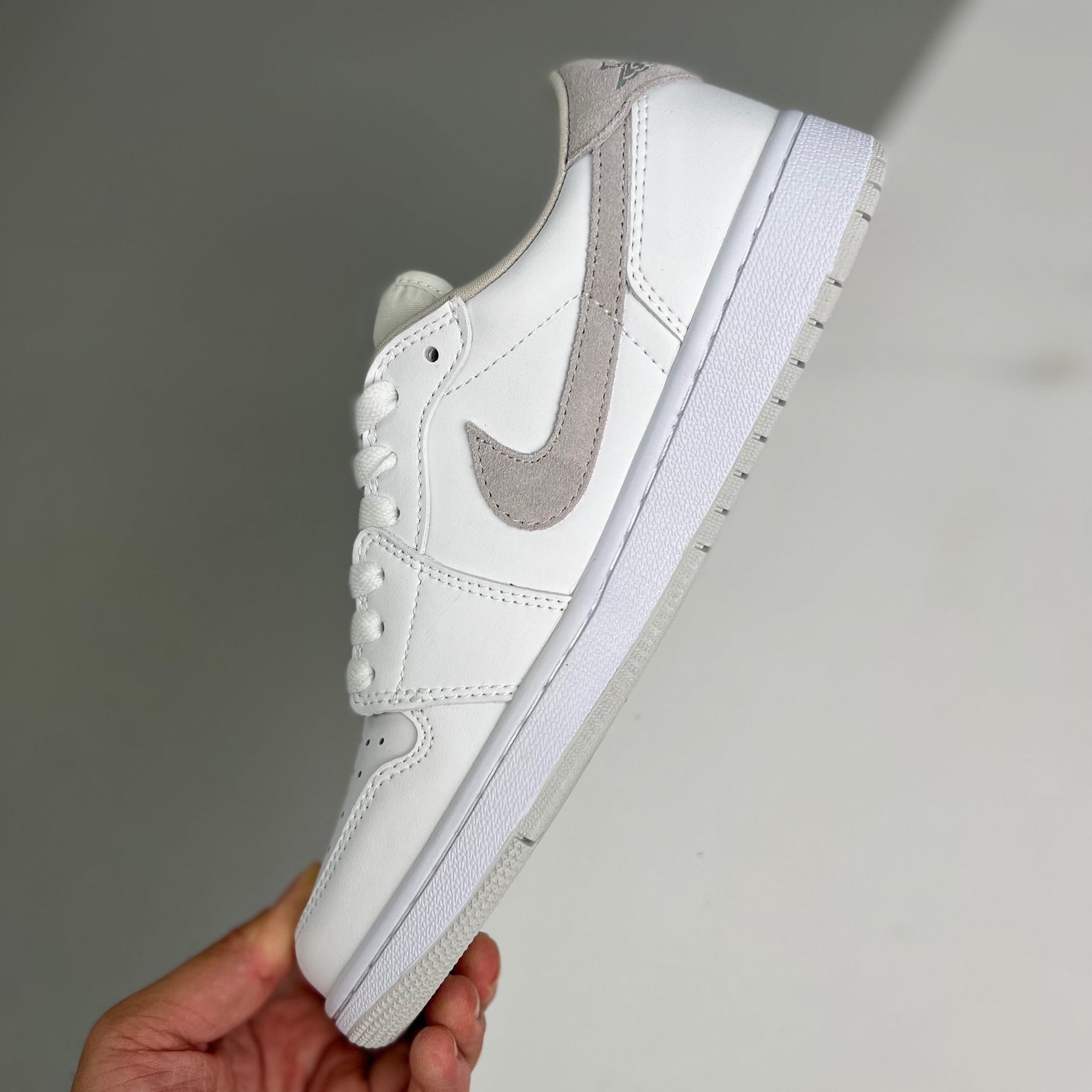 Air Jordan Retro Neutral Grey