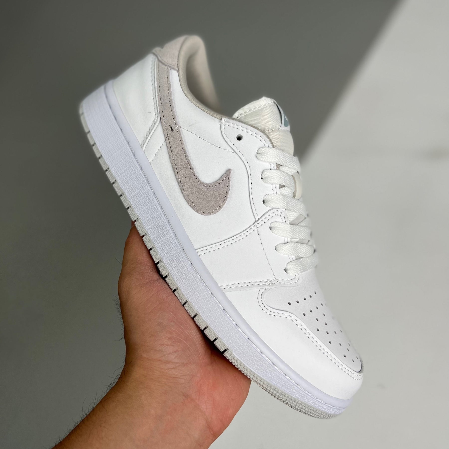 Air Jordan Retro Neutral Grey