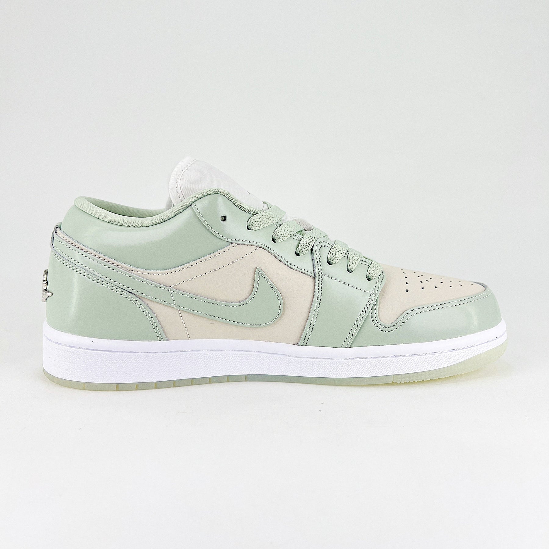 Air Jordan 1 Low SE Seafoam Sail