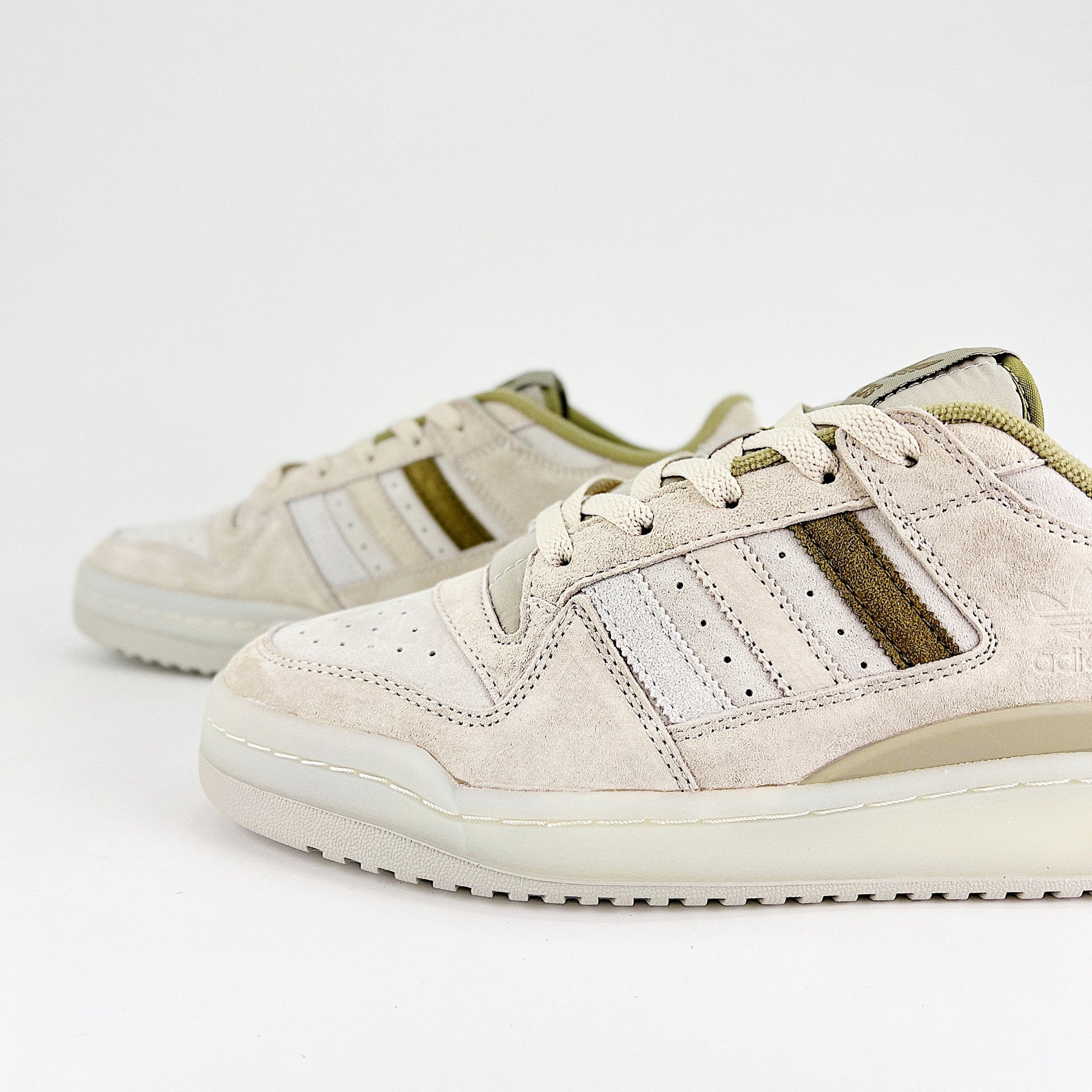 Forum 84 Low