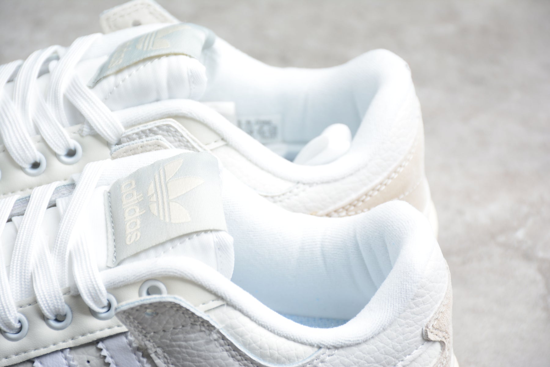Forum 84 Low