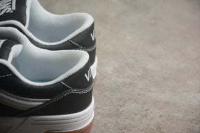Hylane Black White Gum