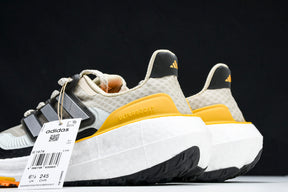 Ultraboost Light 23