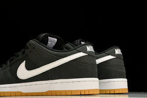 Dunk SB Low Black Gum