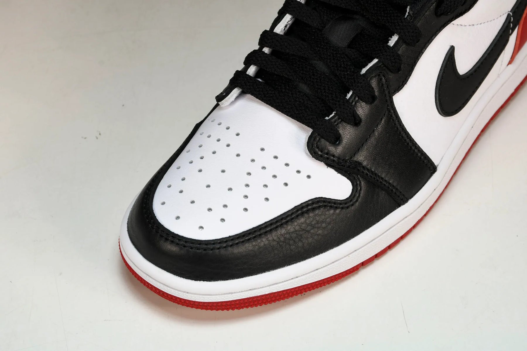 Air Jordan Black Toe