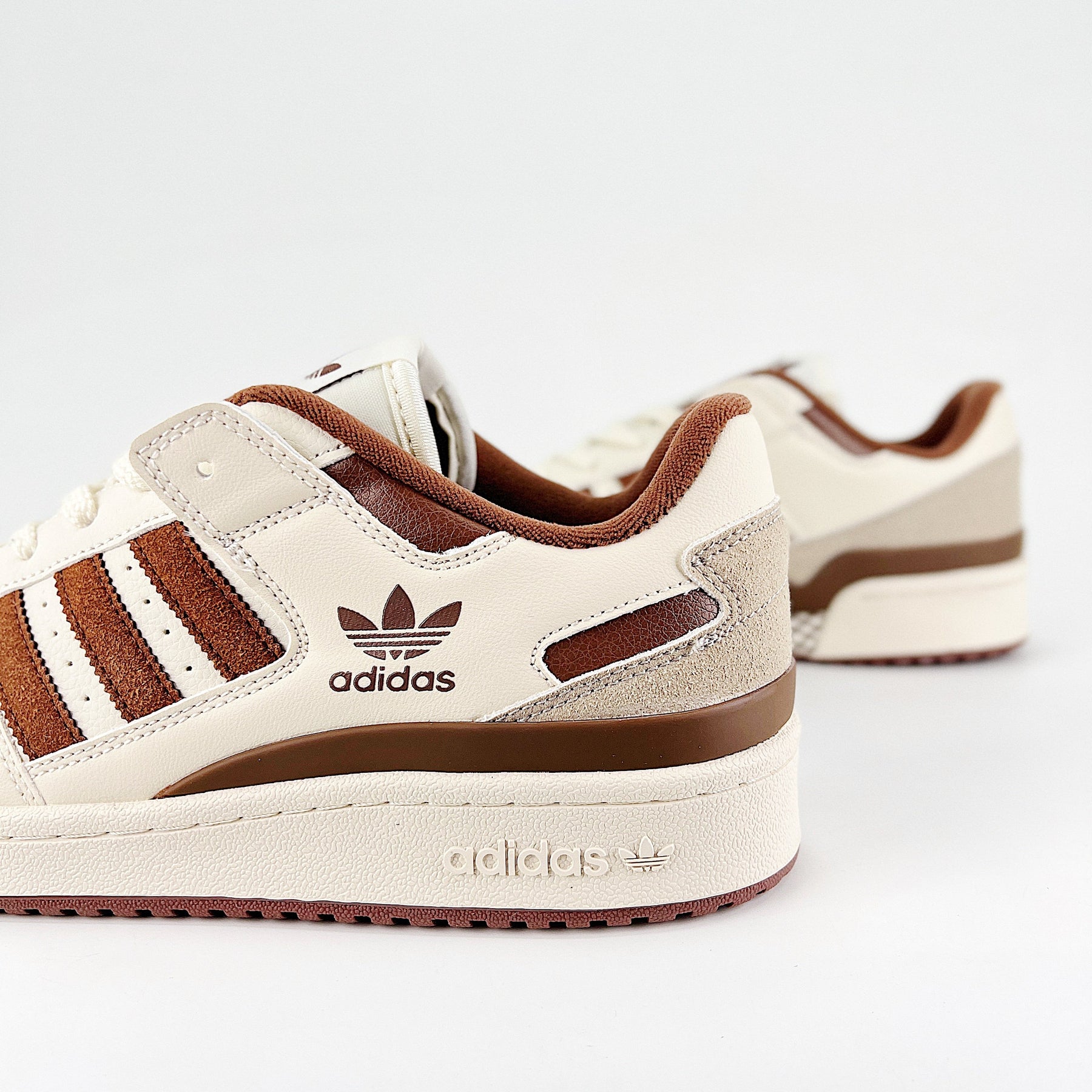 Forum 84 Low