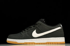 Dunk SB Low Black Gum