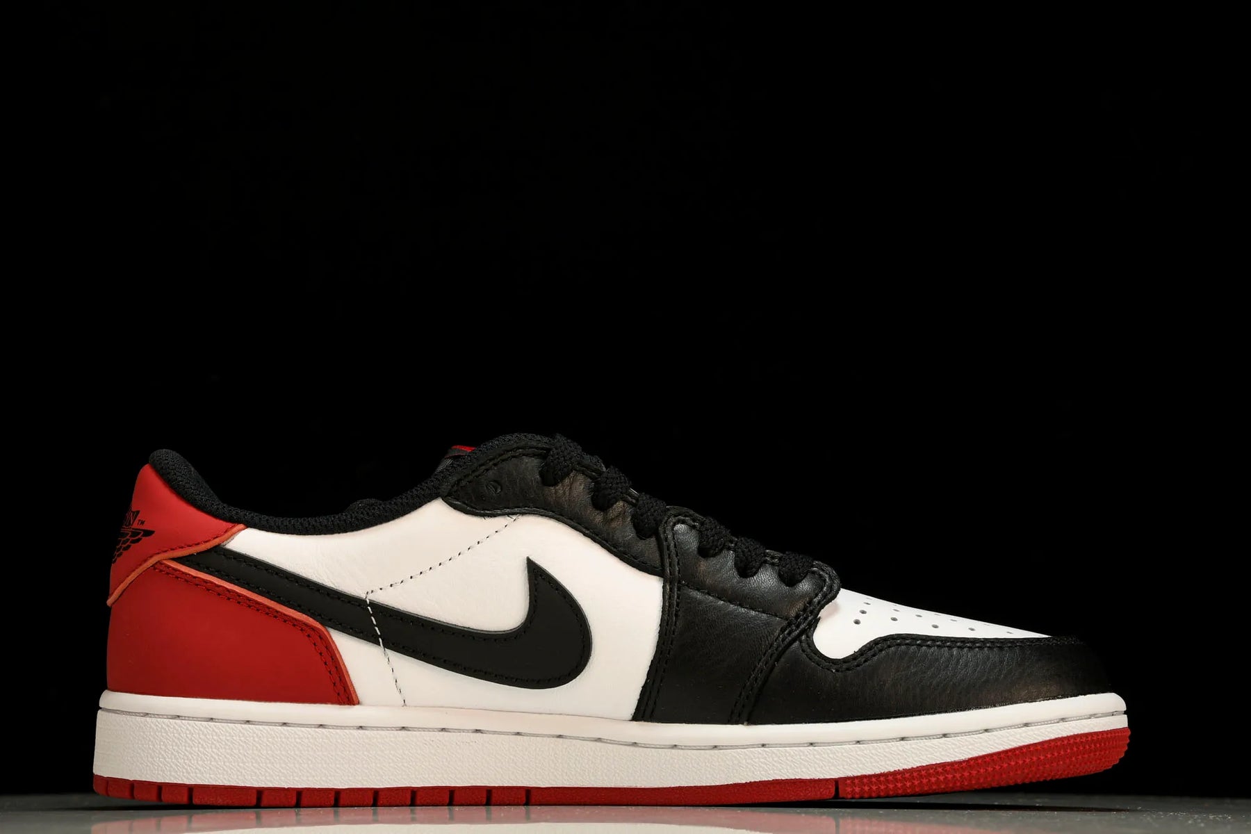 Air Jordan Black Toe