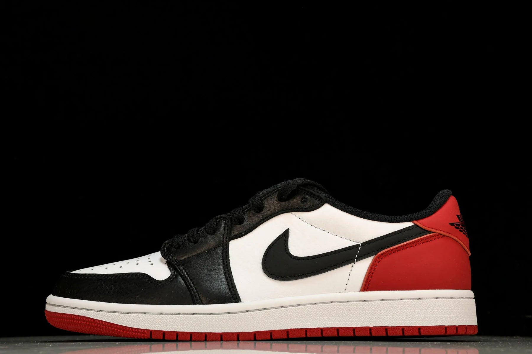 Air Jordan Black Toe