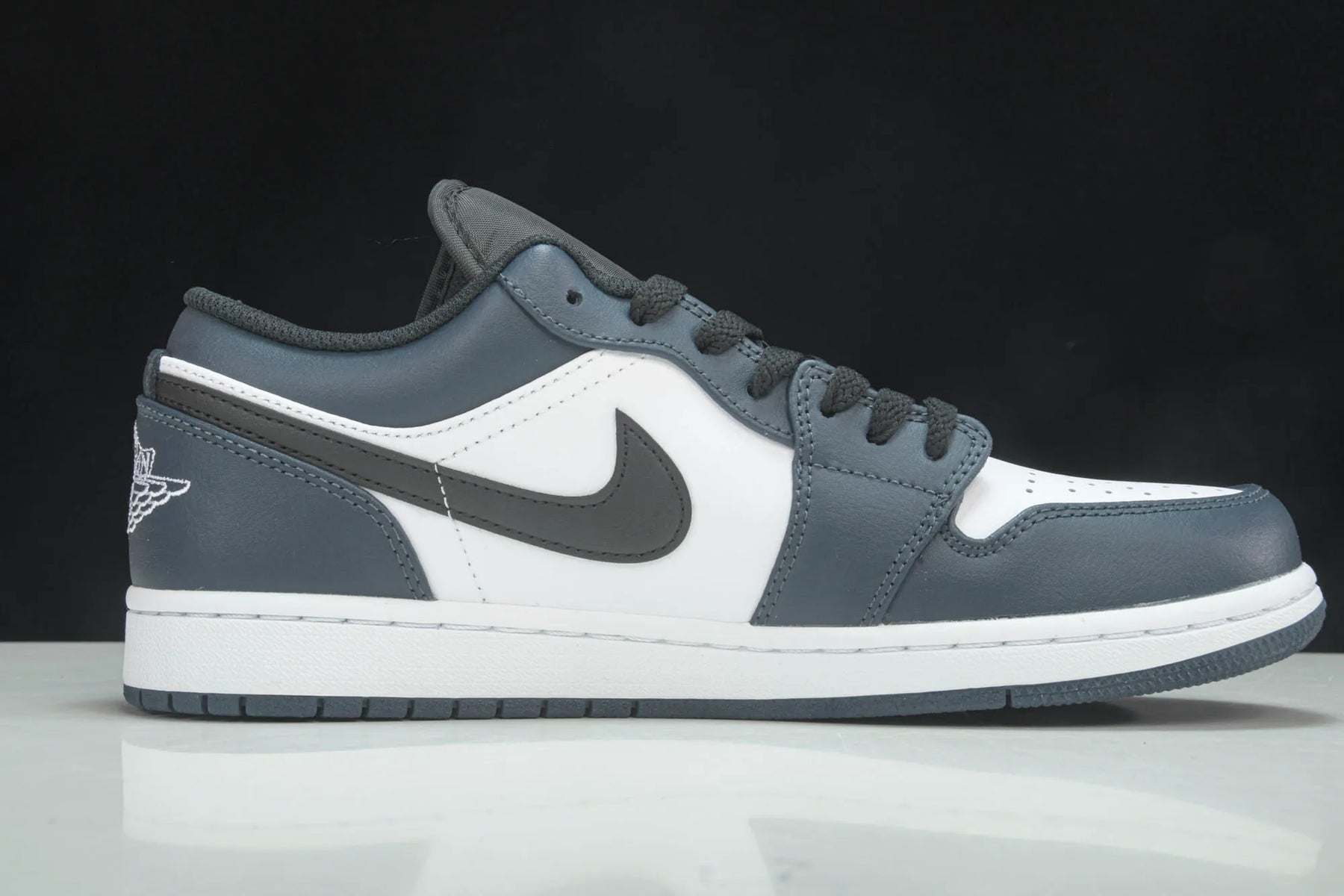 Air Jordan Low