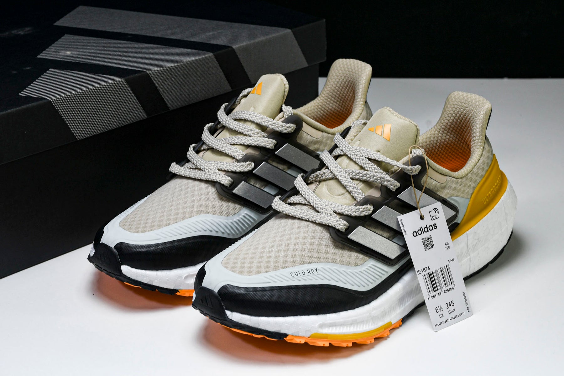 Ultraboost Light 23