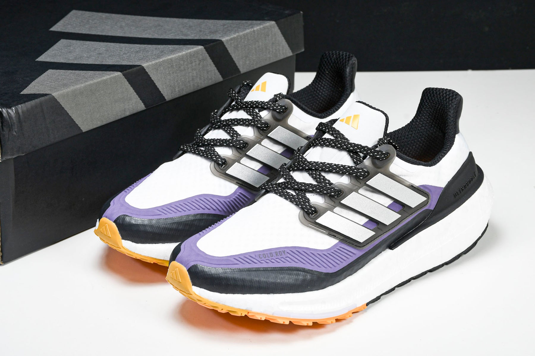 Ultraboost Light 23