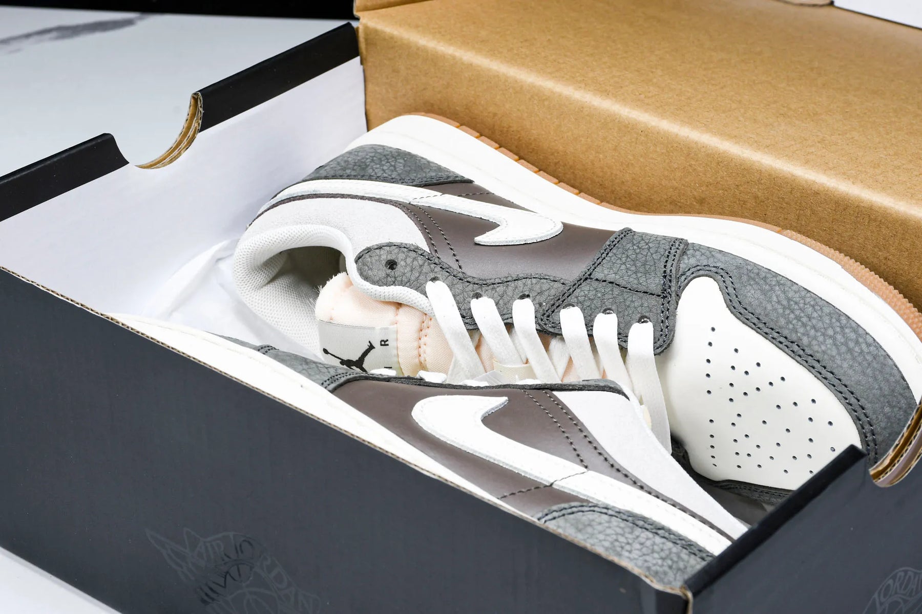 Air Jordan Low