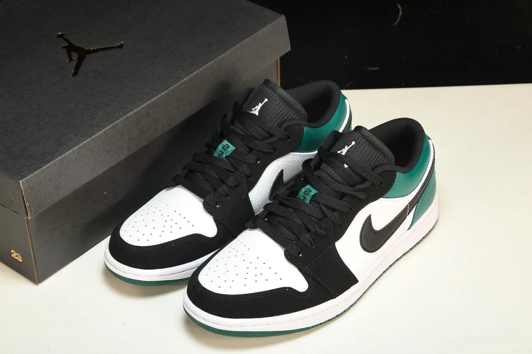 Air Jordan Low