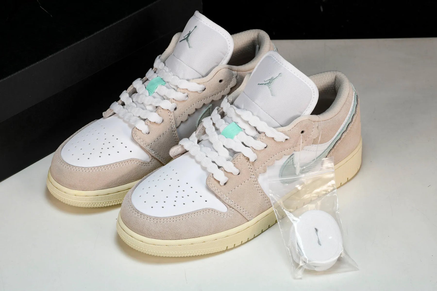 Air Jordan Low