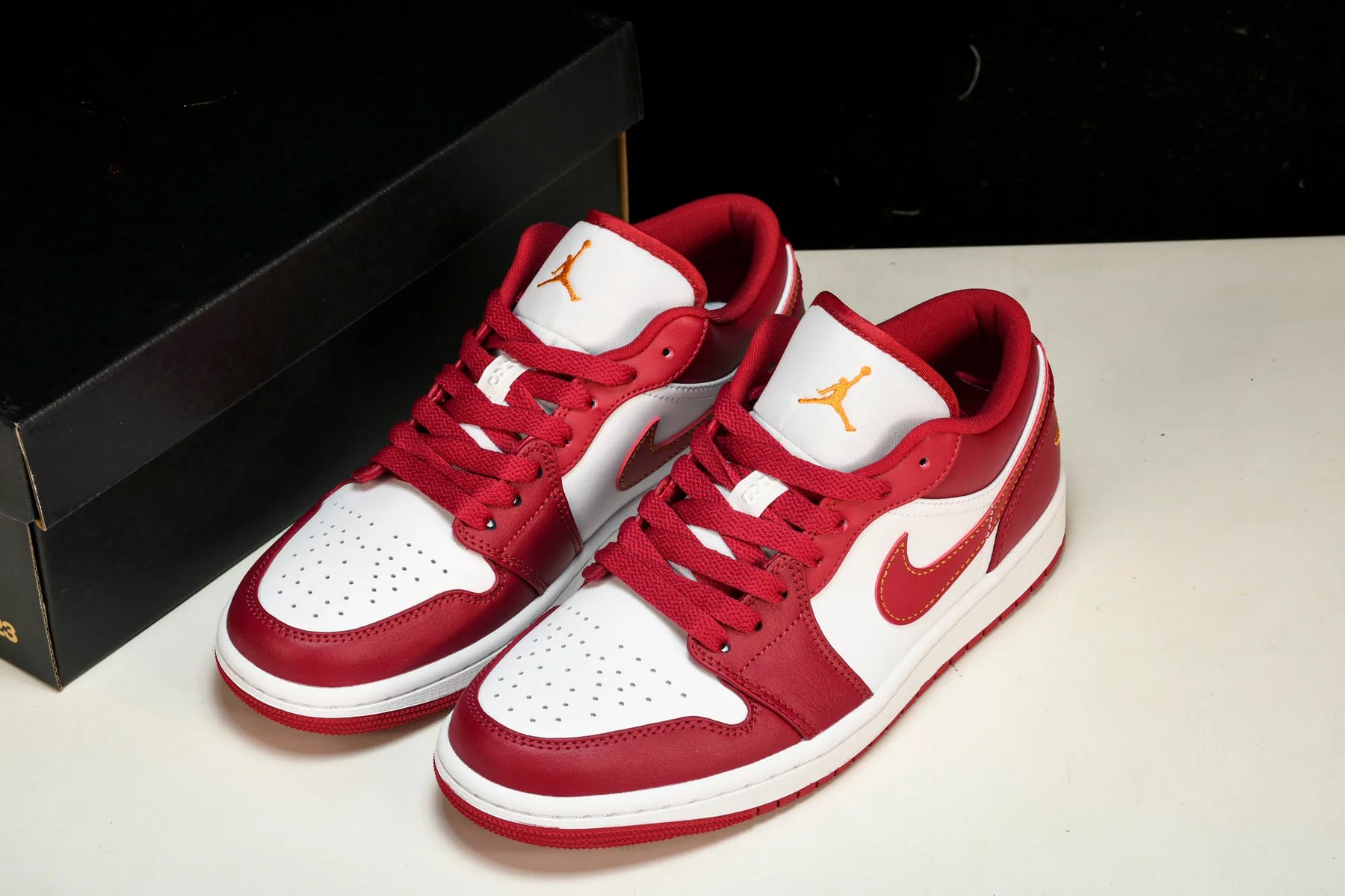 Air Jordan Low