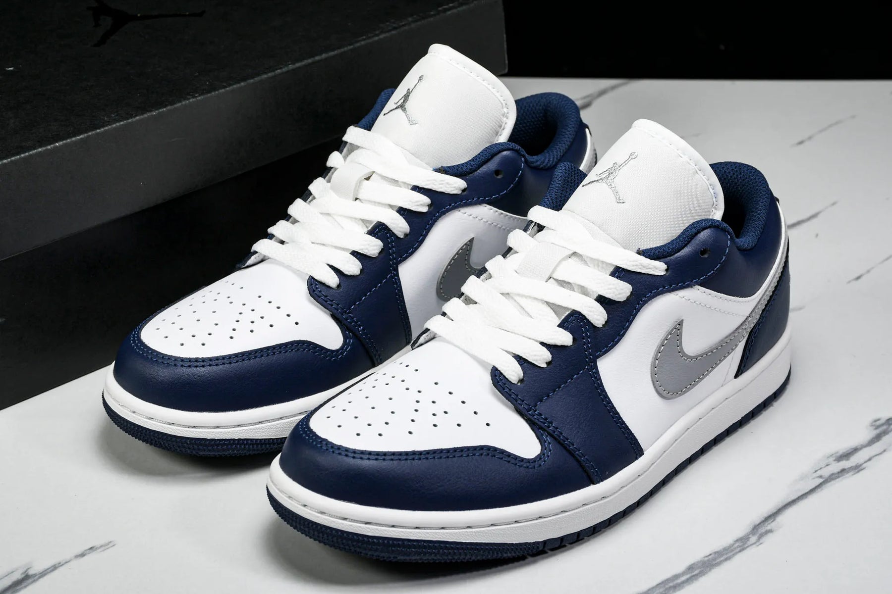 Air Jordan Low