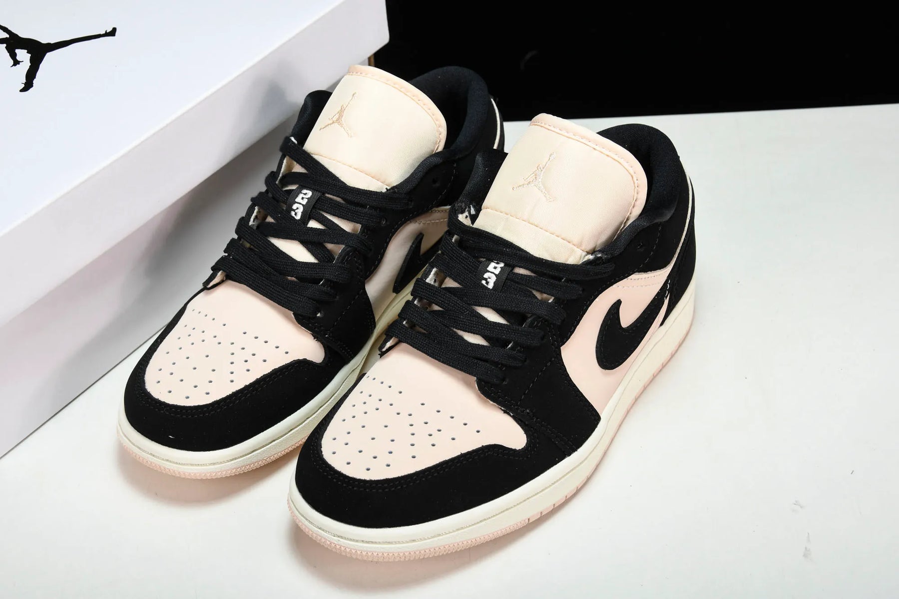 Air Jordan Low