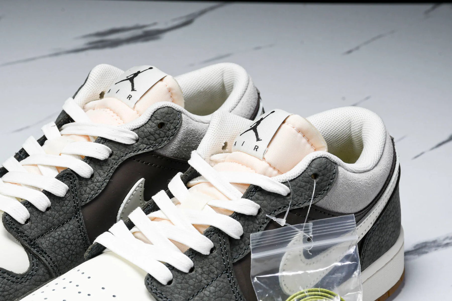Air Jordan Low