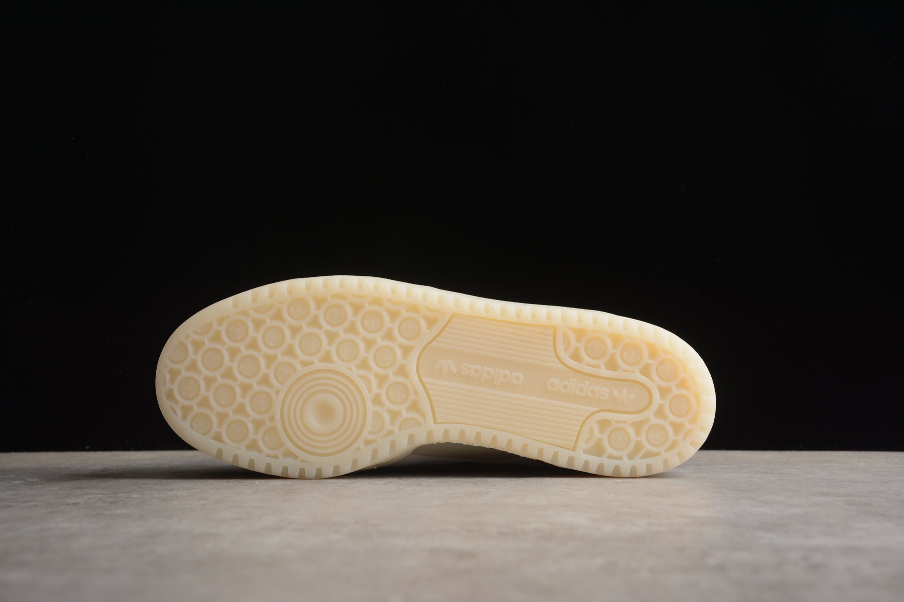 Forum 84 Low