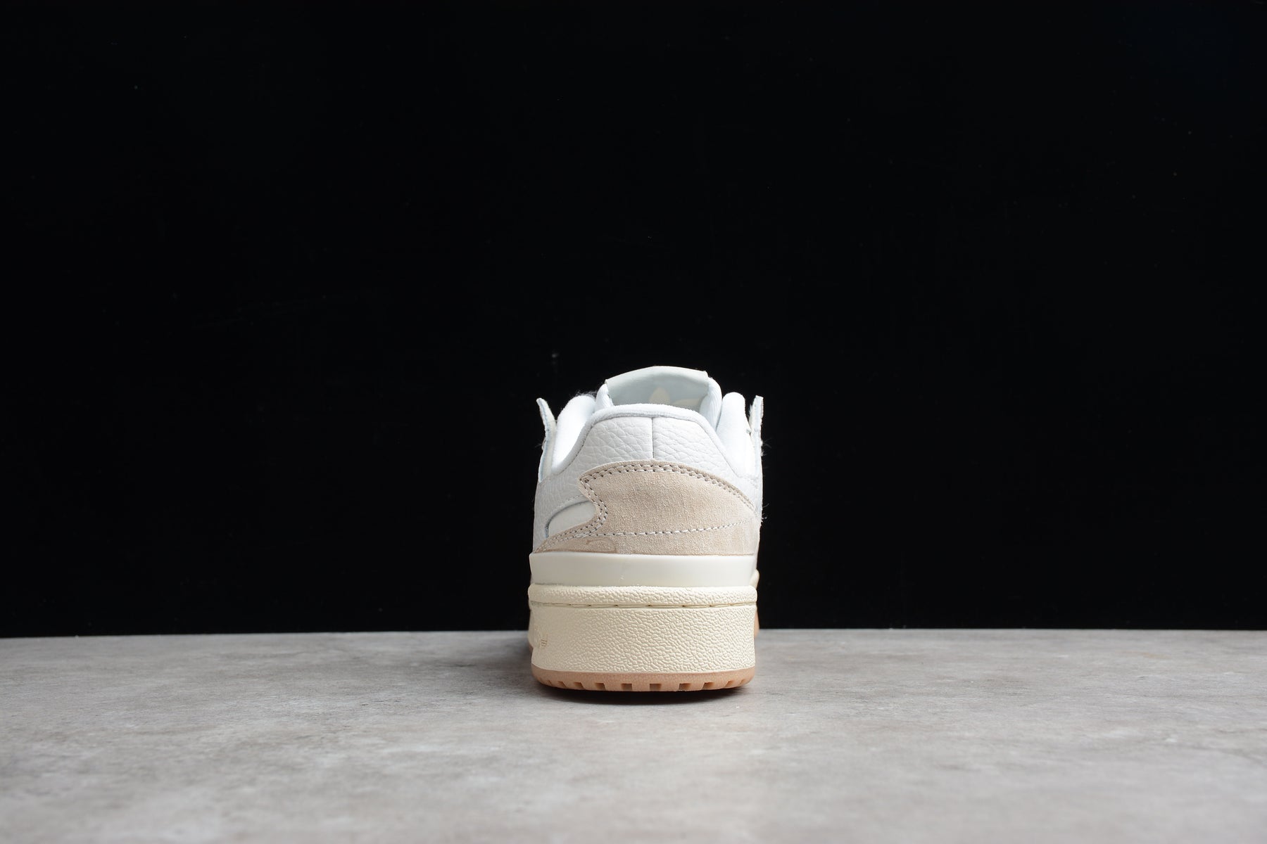 Forum 84 Low