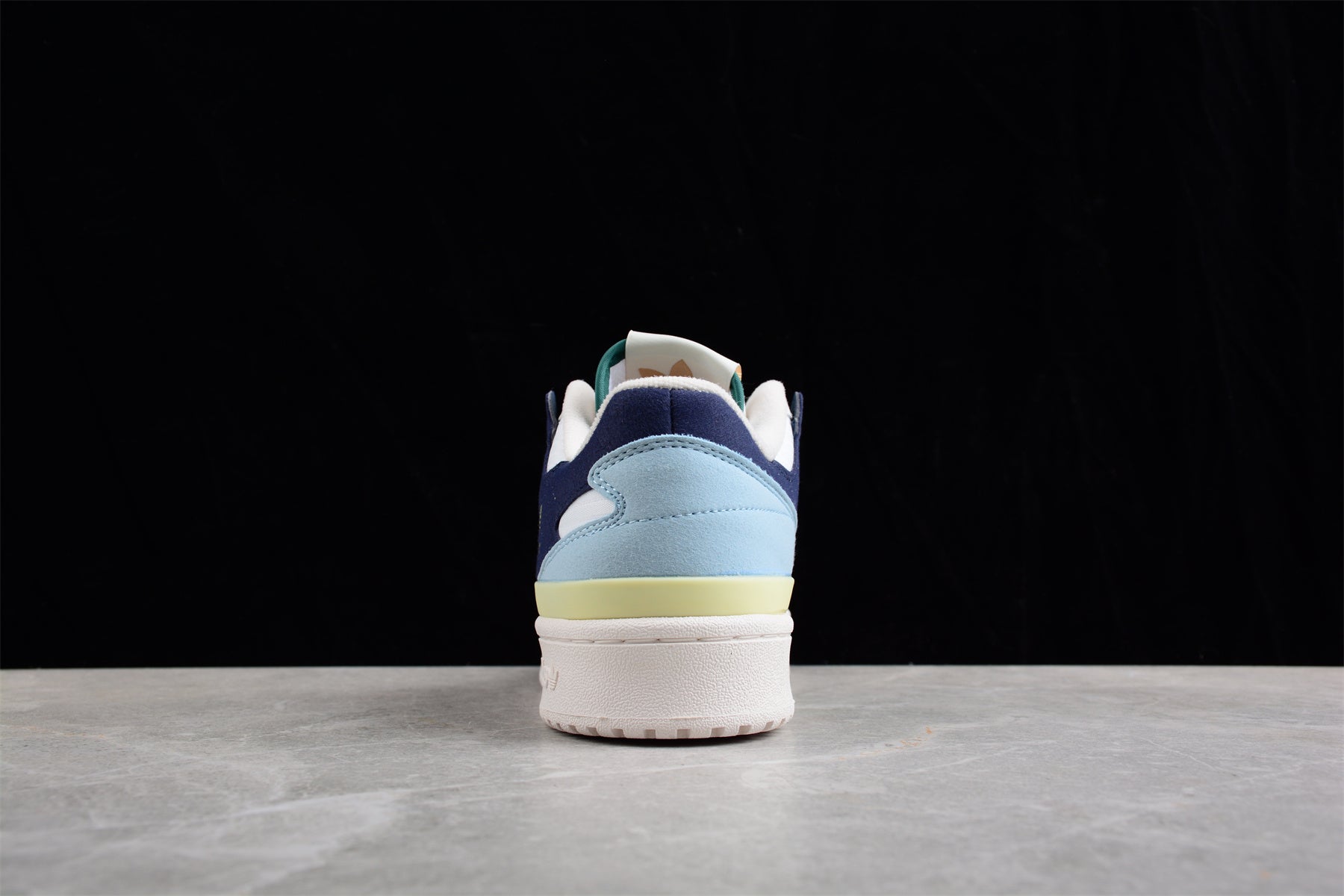 Forum 84 Low
