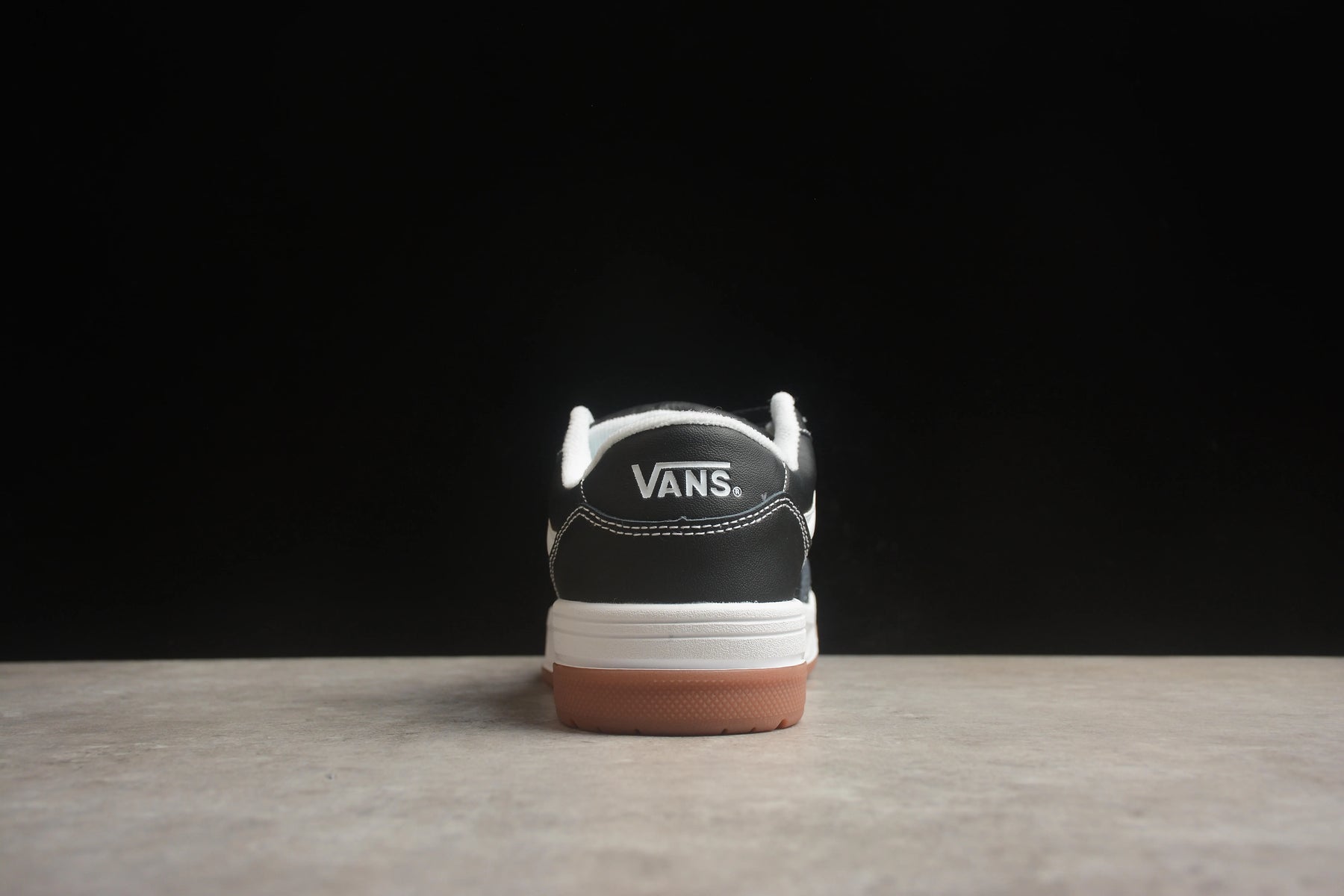 Hylane Black White Gum