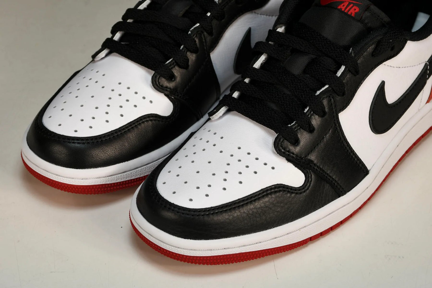 Air Jordan Black Toe