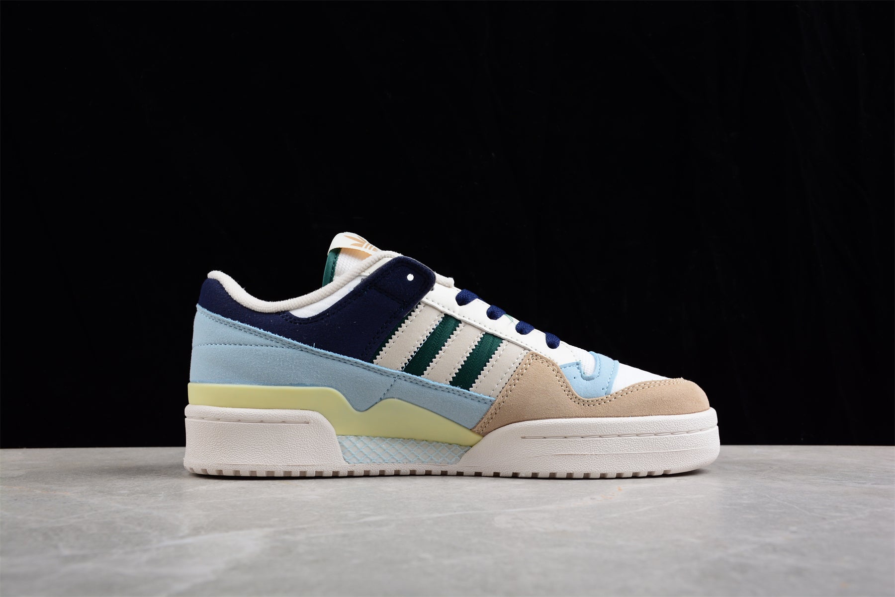 Forum 84 Low