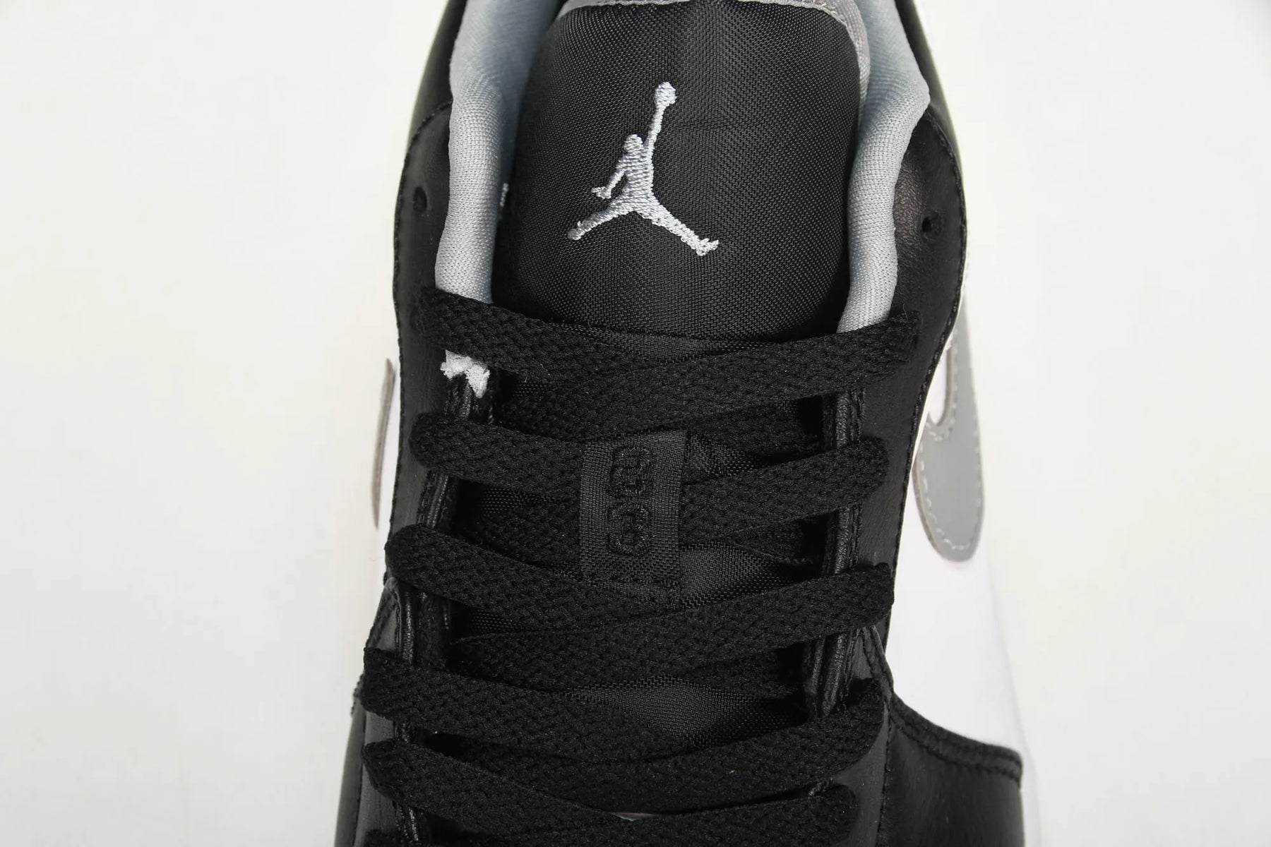 Air Jordan Low