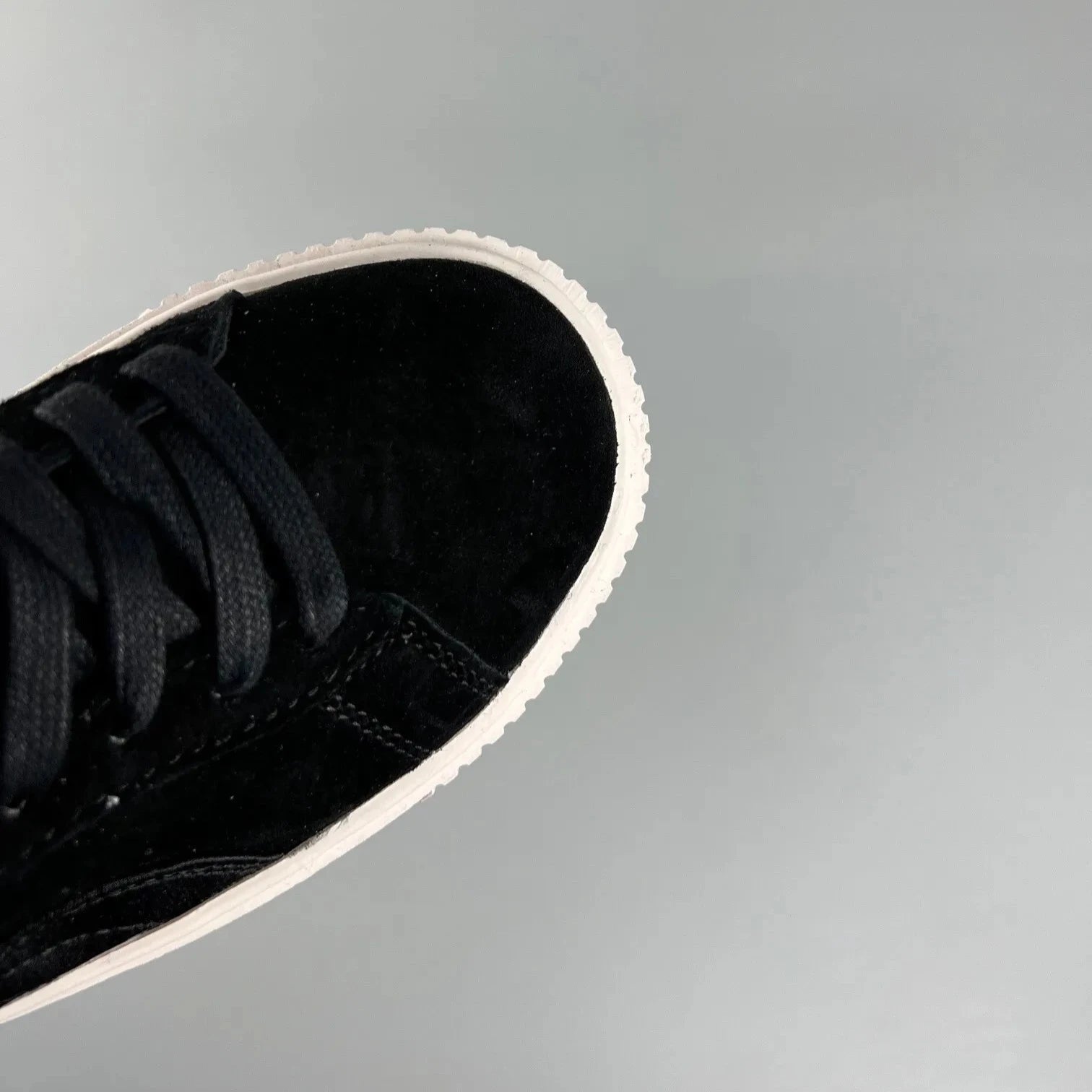 P. Suede Platform Black