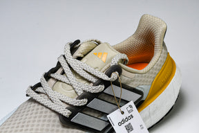 Ultraboost Light 23