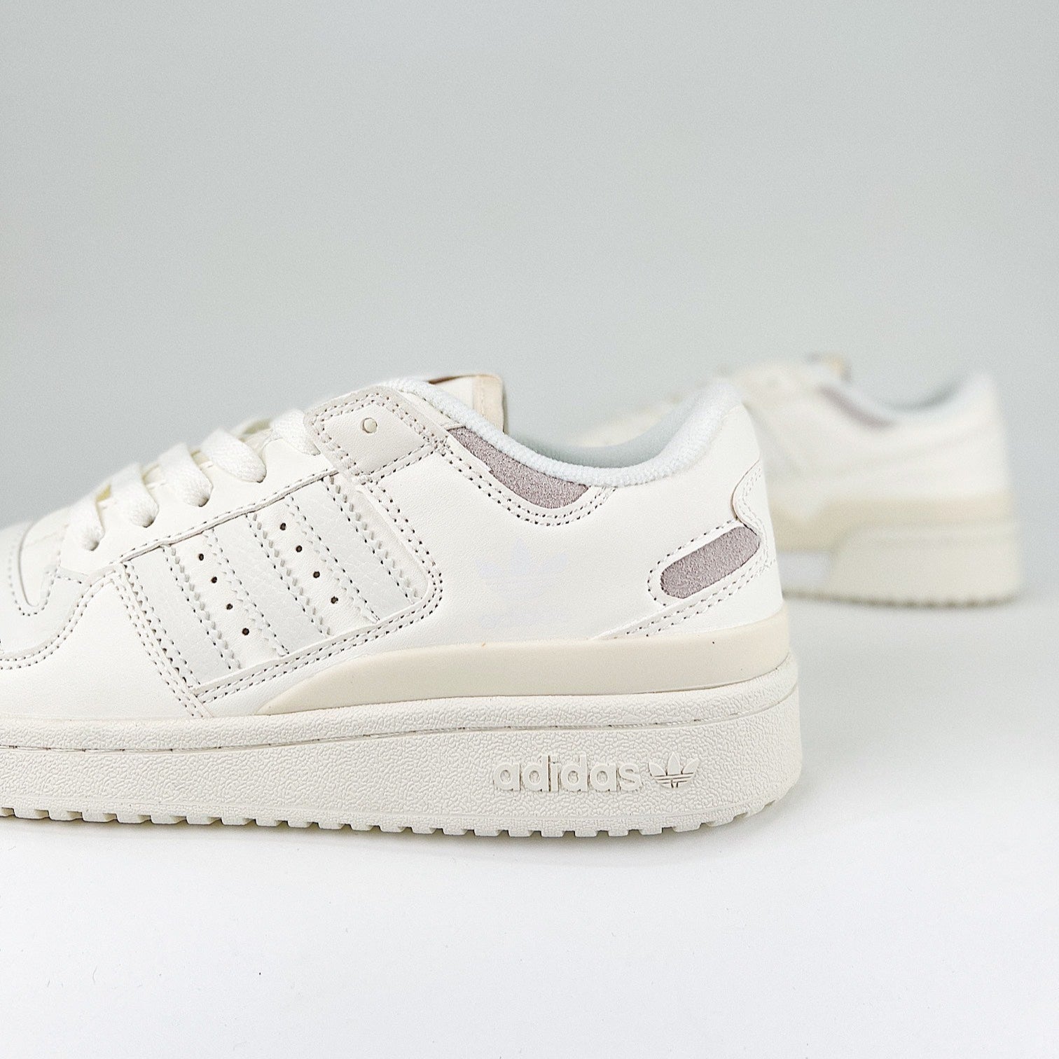 Forum 84 Low