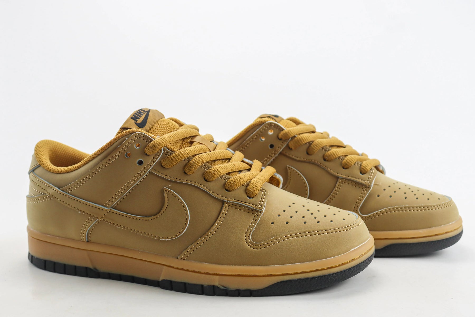 Dunk Low Wheat Retro