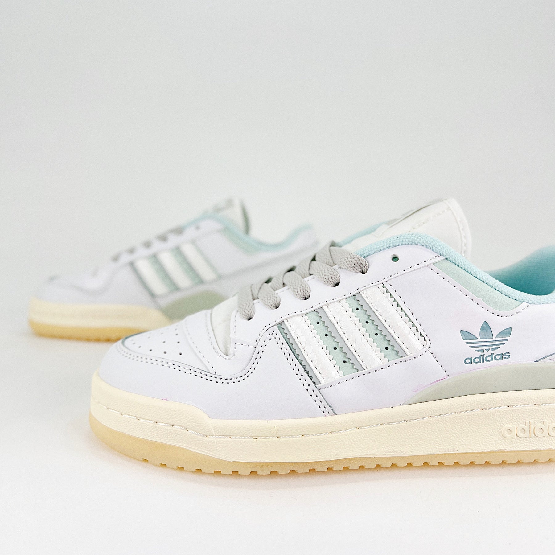 Forum 84 Low