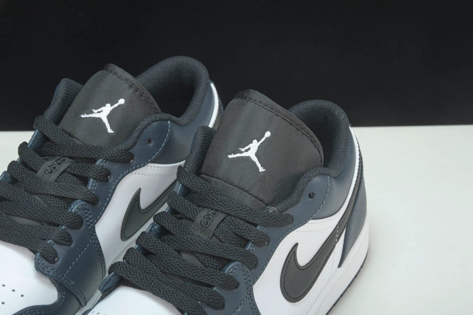 Air Jordan Low