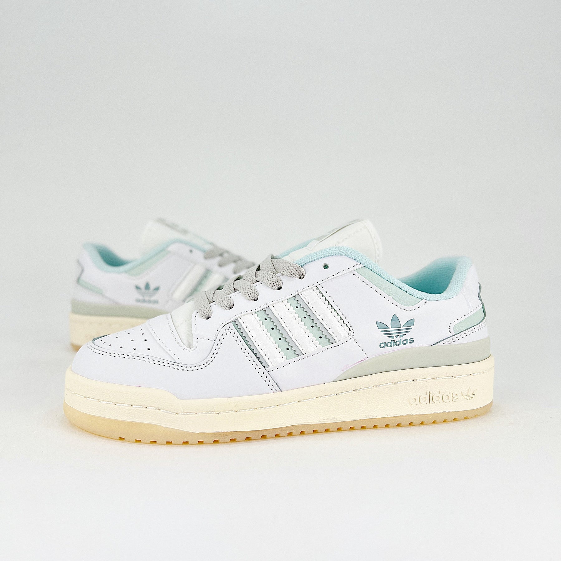 Forum 84 Low
