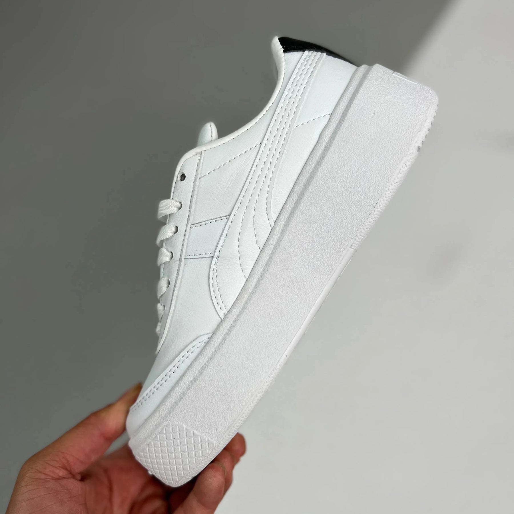 P. Oslo Maja White