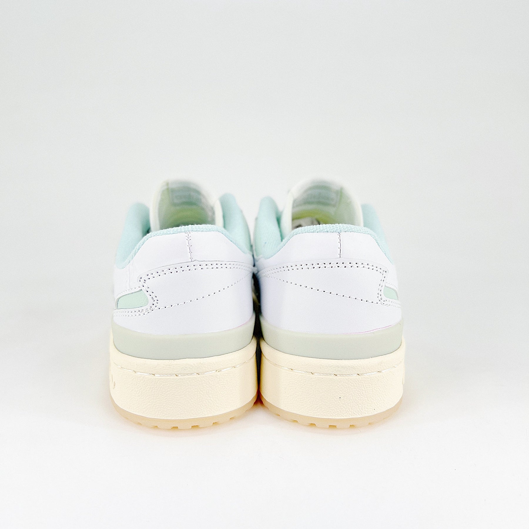 Forum 84 Low