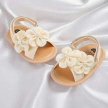 Sandália Infantil com Flores – Confortável, Delicada para Bebês e Meninas